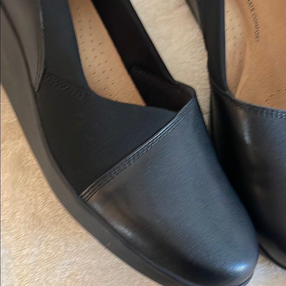 Clark’s Comfort Collection Black Wedge Shoes - Picture 3 of 6